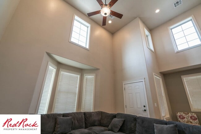 Building Photo - 3 Bedroom Furnished Home in Hidden Valley ...