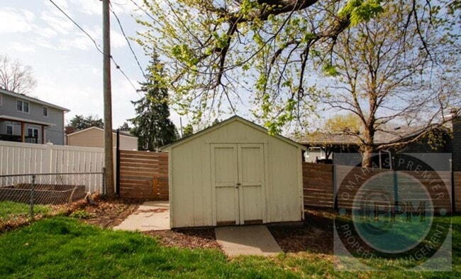 Building Photo - Discover this 3- Bd, 2.5-Ba Omaha, NE,