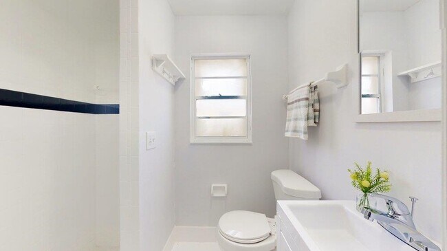 Building Photo - 10 Coral Reef Ct S