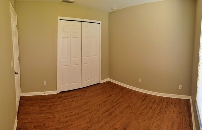 Building Photo - 2213 Armour Rd