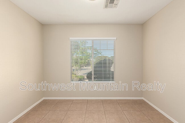 Building Photo - 3625 E Del Rio Dr