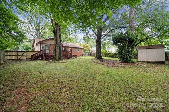 Building Photo - 1818 Woodland Dr