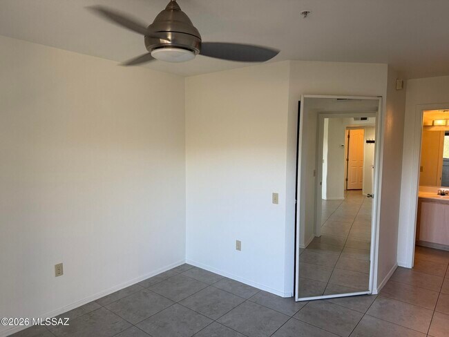 Building Photo - 5751 N Kolb Rd