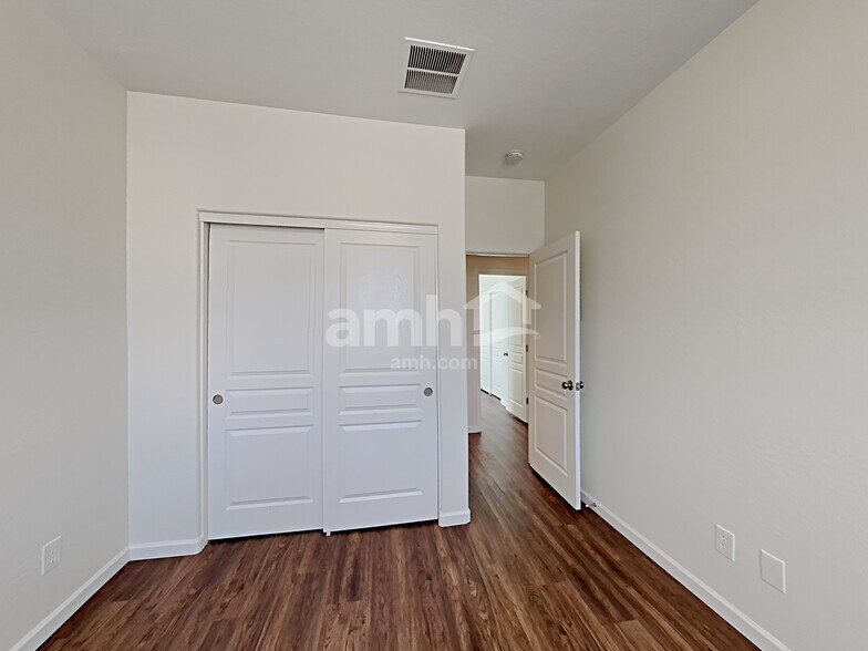 Building Photo - 7250 W Alta Vista Rd