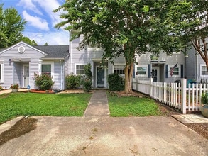 Building Photo - 2102 Victoria Ct