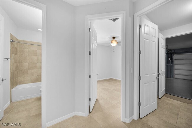 Building Photo - 271 Destiny Cir