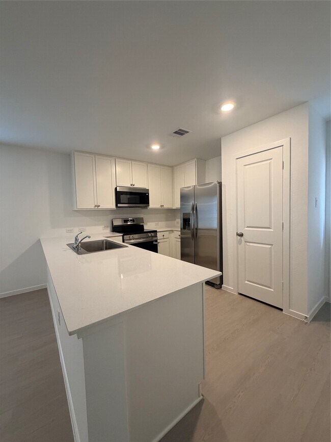 Building Photo - 18760 LOOM Dr