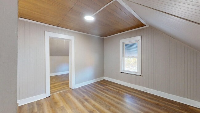 Building Photo - 2818 E 119th St