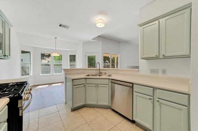 Building Photo - 1707 Primrose Ln