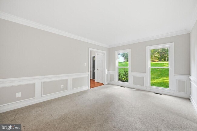Building Photo - 2 English Hills Dr
