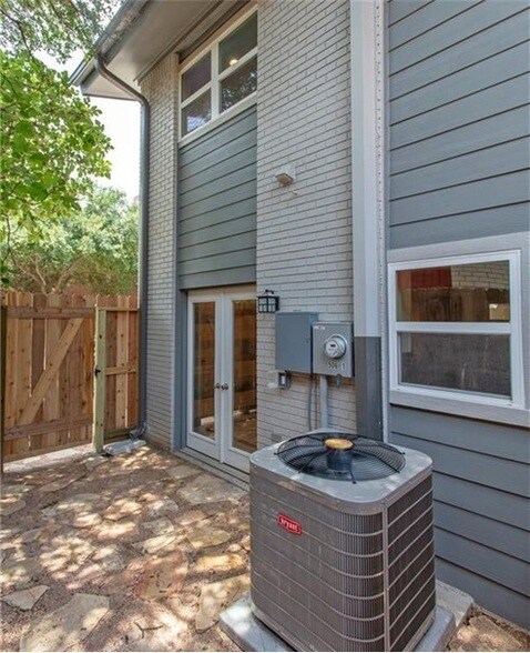 Building Photo - 506 First Street Unit D