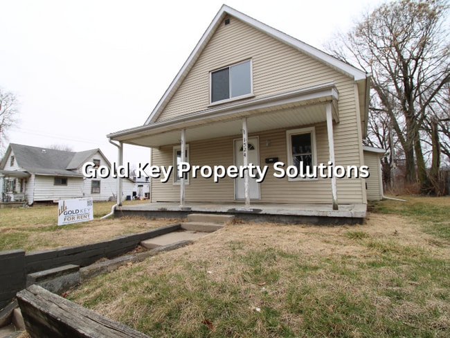 Building Photo - 4 BR 1.5 BA House with Central Air and Covered Porch (SECTION 8 APPROVED)