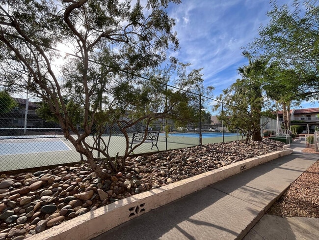 Building Photo - 11040 N 28th Dr