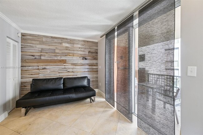 Building Photo - 2951 S Bayshore Dr