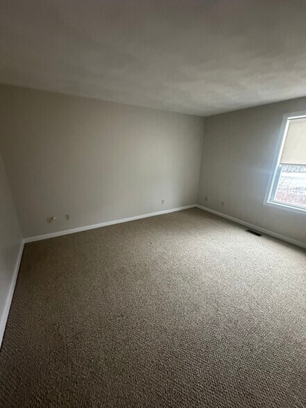 Building Photo - 846 Main St