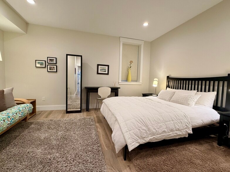 Building Photo - 13 Cottage Ave