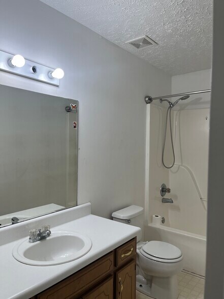 Hallway Bathroom - 2047 Horncastle Dr