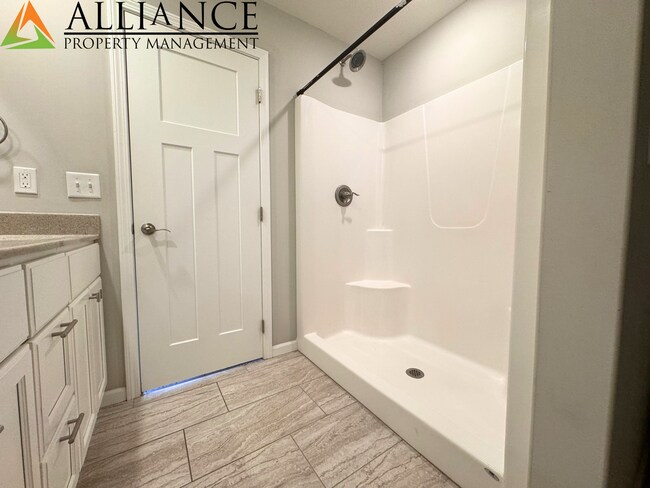 Building Photo - Beautiful Home in Rock Creek School District!