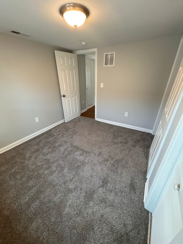 Building Photo - 240 Riverview Ave