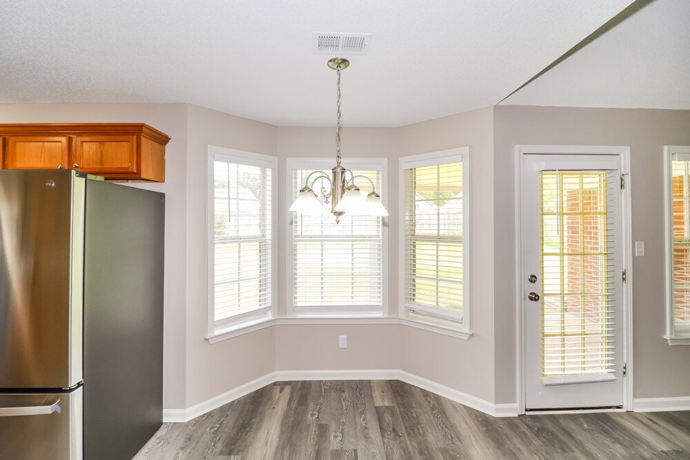 Building Photo - 5746 Oakley St