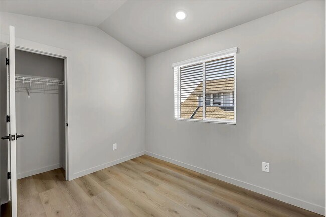 Building Photo - 9911 NE 46th Ct