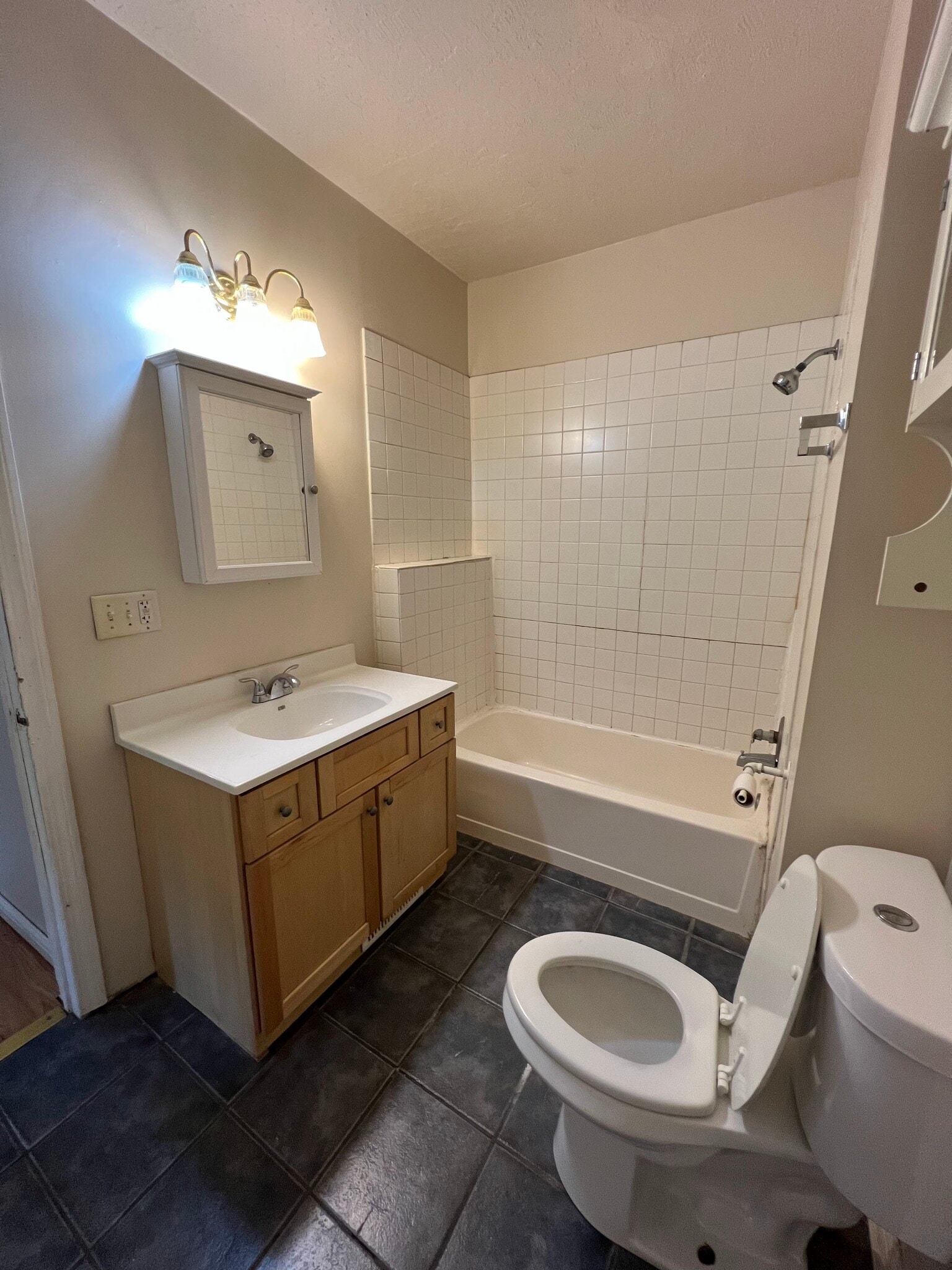 Bathroom - 460 N Cochran Ave