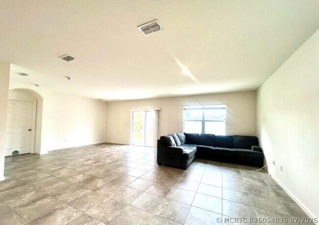 Building Photo - 341 SW Ridgecrest Dr