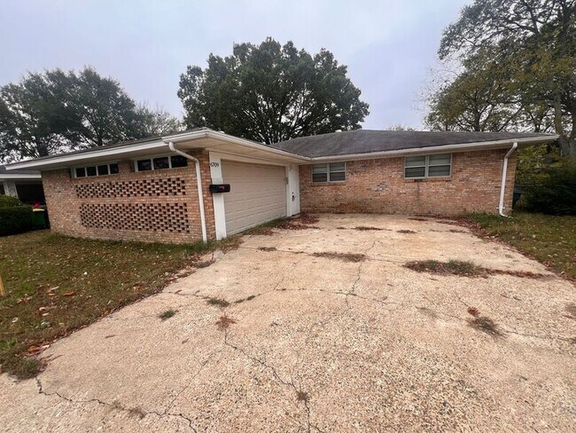 Building Photo - 6709 Sandpiper Dr