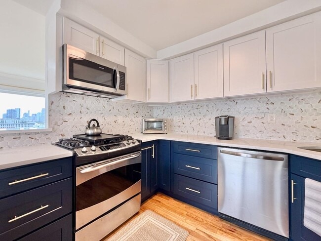 Building Photo - 126 OGDEN Ave