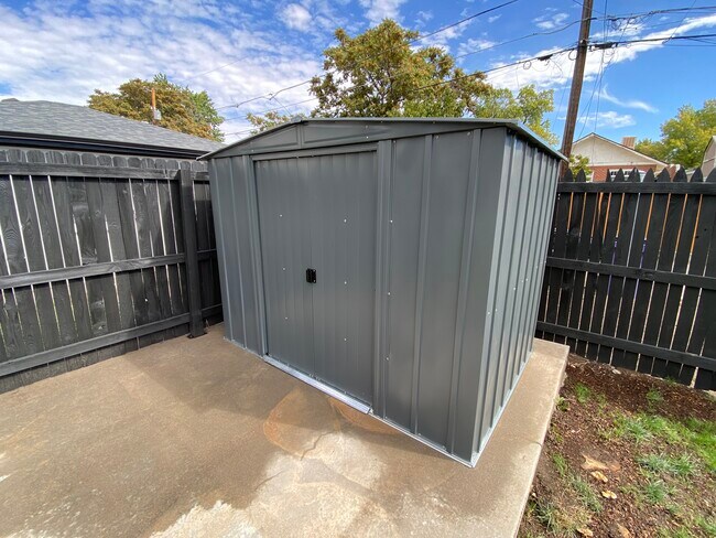 Storage shed in backyard - 2212 Perry St