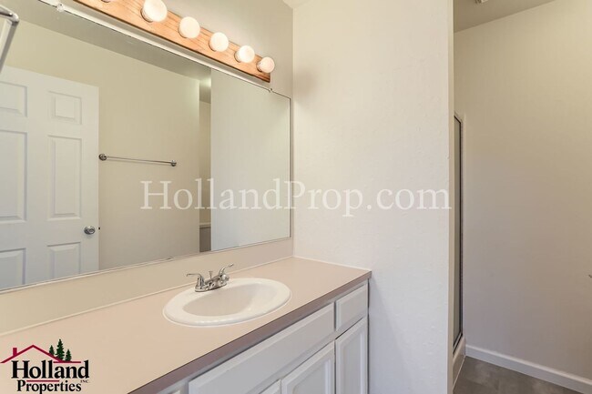 Building Photo - 16050 SW Old Oak Dr