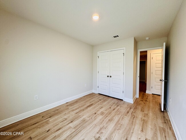 Building Photo - 10 Renea Cv