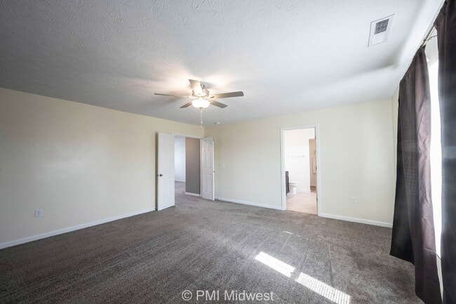 Building Photo - 3975 Fenwick Ln