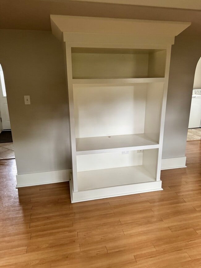 Building Photo - 541 Cypress Dr