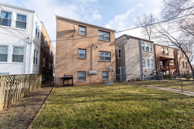 Building Photo - 1440 Maple Ave