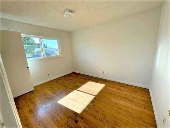 Building Photo - CYPRESS HOME  3BR 1.5BA WITH LARGE PATIO &...