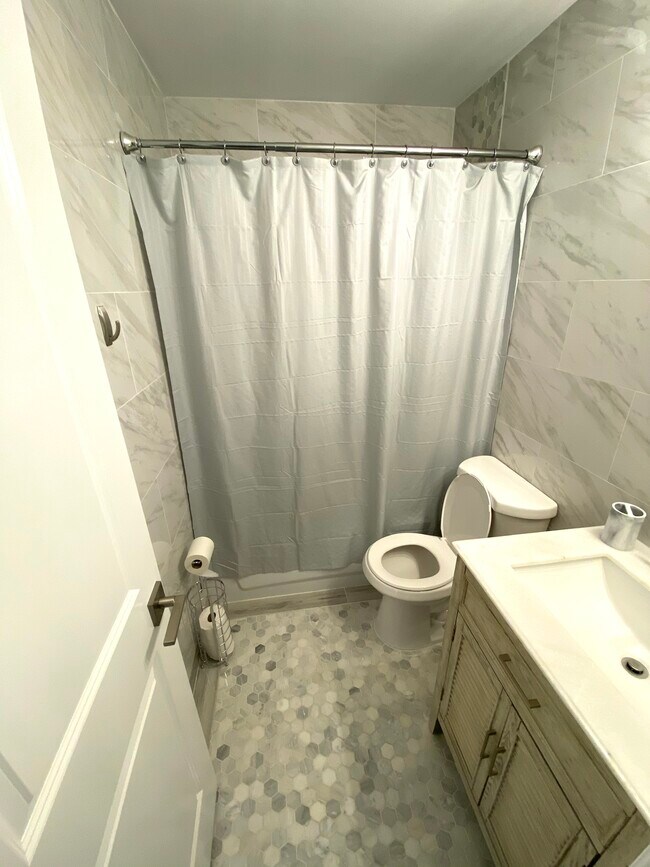 Bathroom - 333 SE Martin Ave