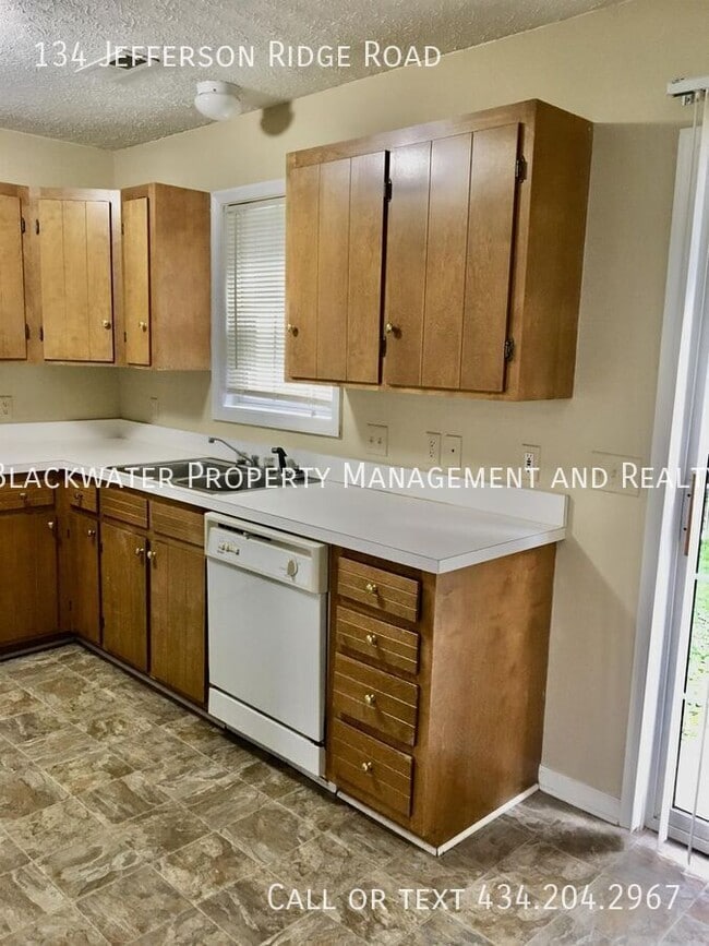 Building Photo - 134 Jefferson Ridge Rd