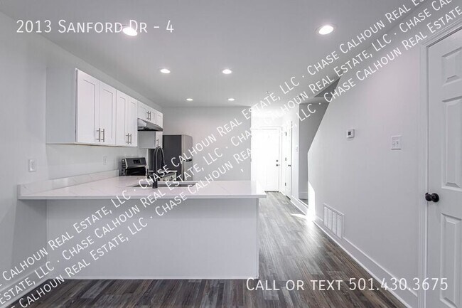 Building Photo - 2013 Sanford Dr