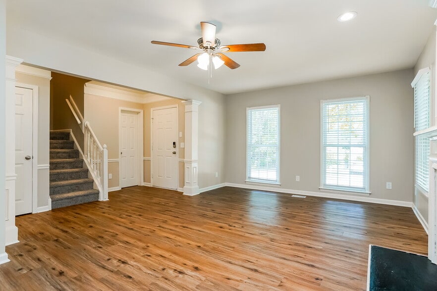 Building Photo - 4936 Bivens Dr