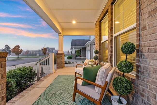 Building Photo - 250 Tanglewood Ln