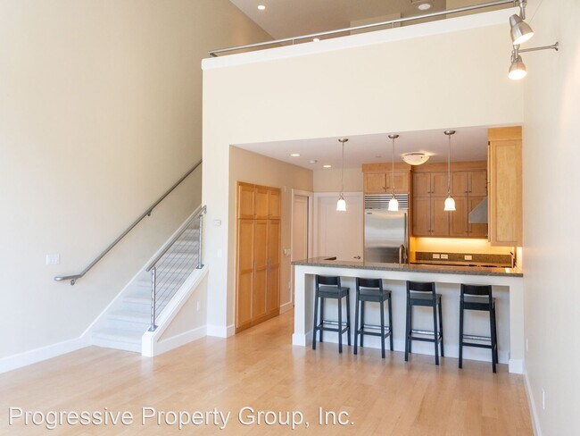 Building Photo - 6 Tamalpais Commons Ln