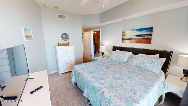 Building Photo - 2228 Beach Dr