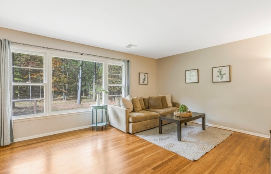 Building Photo - 1015 Buxton Rd