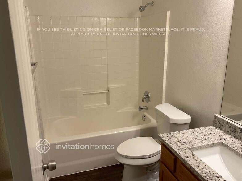 Building Photo - 2817 Goldfinch Dr