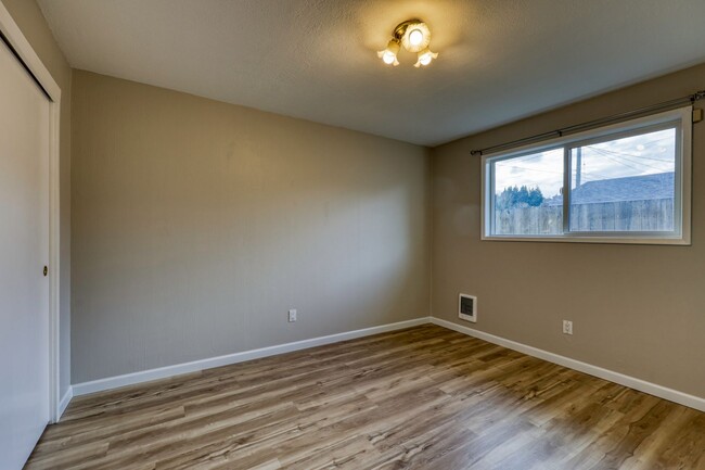 Building Photo - Move in Ready! Desirable Tumwater Hill 196...