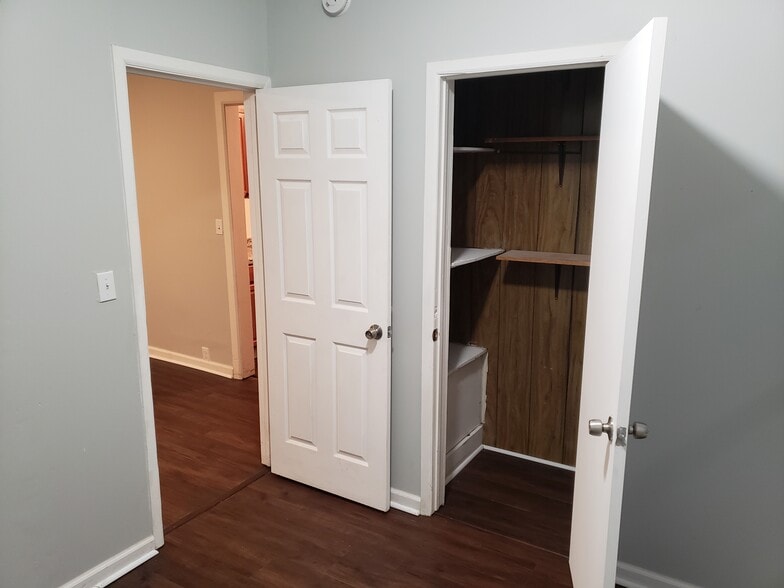 Building Photo - 253 Oak St