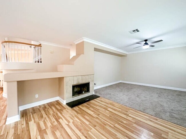 Building Photo - **STUNNING** 8 BEDROOM SOLAR HOME IN GATED...
