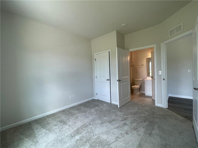 Building Photo - 105 Marchmont Dr