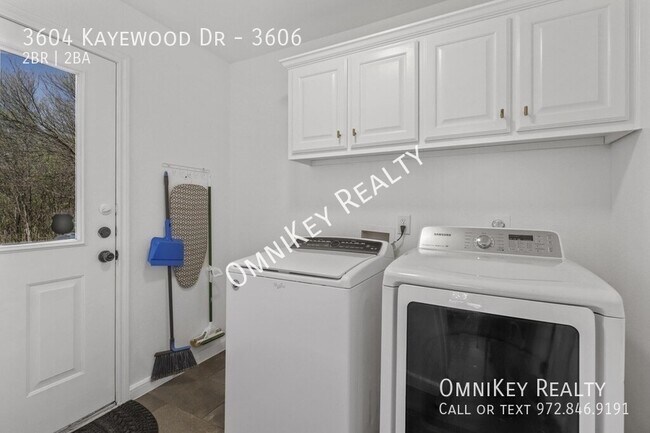 Building Photo - 3604 Kayewood Dr